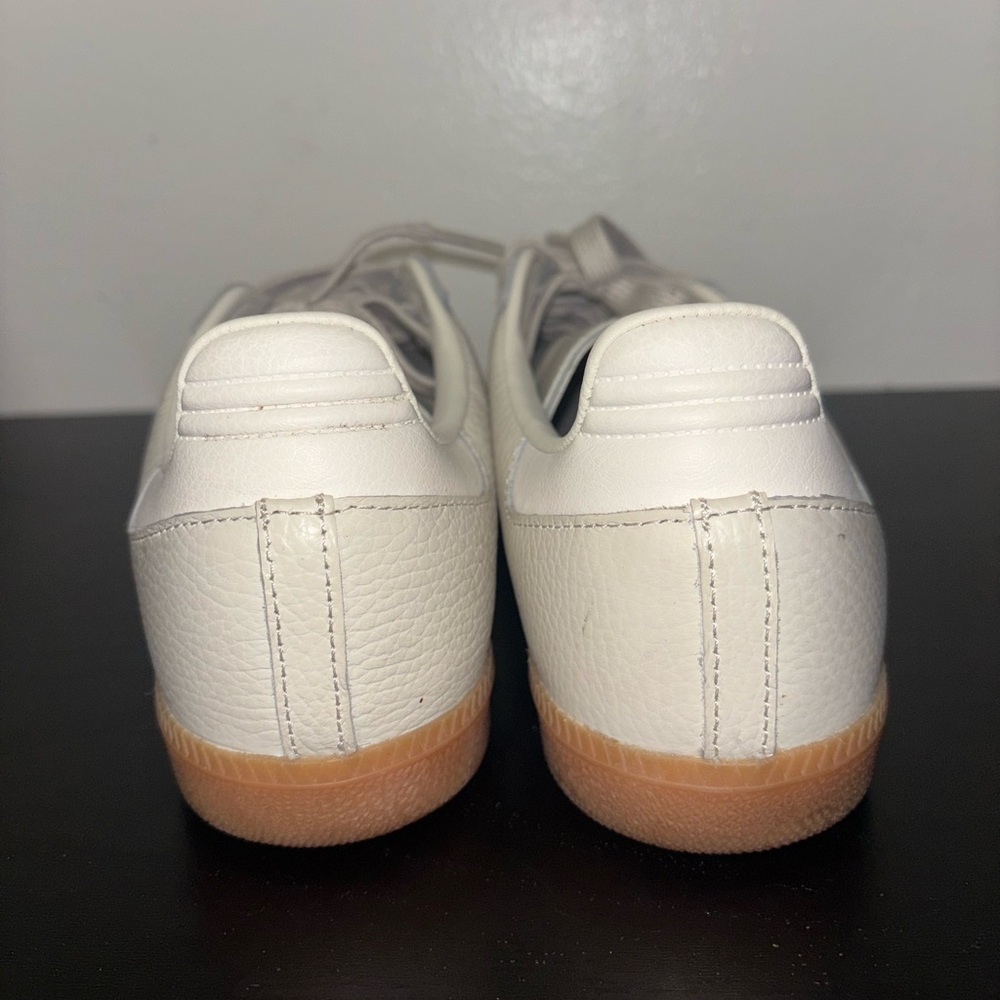 Adidas’s Samba OG Athletic Shoe - Picture 3 of 9